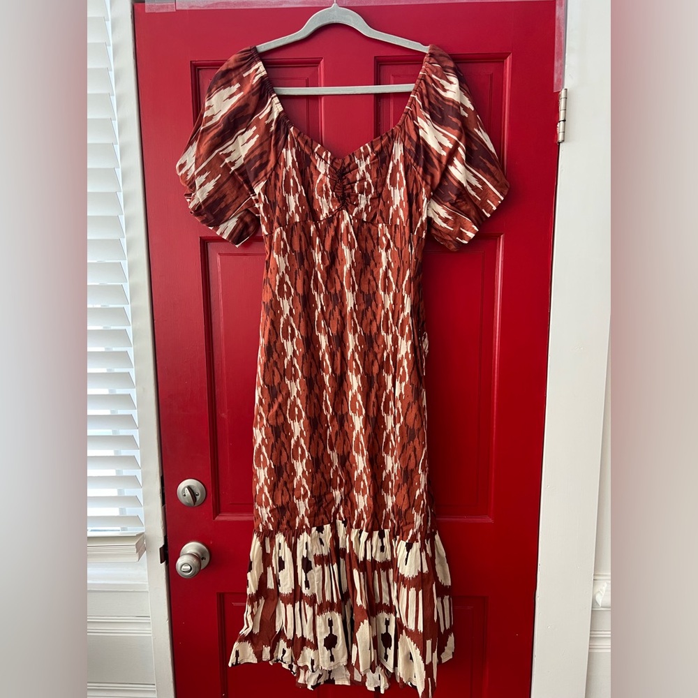 NWT Ro’s Garden Midi dress with tie back